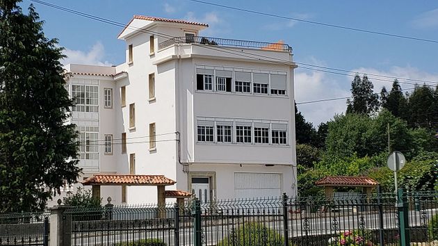 Foto 1 de Chalet en venta en Bergondo de 4 habitaciones con terraza y piscina