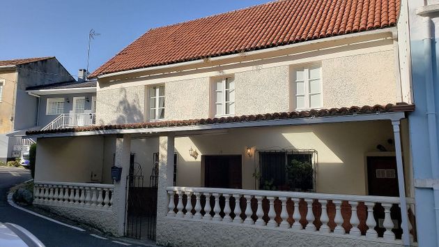 Foto 2 de Casa en venda a Bergondo de 4 habitacions amb terrassa i garatge