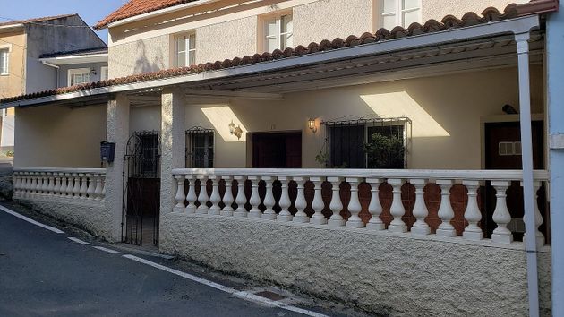 Foto 1 de Casa en venta en Bergondo de 4 habitaciones con terraza y garaje