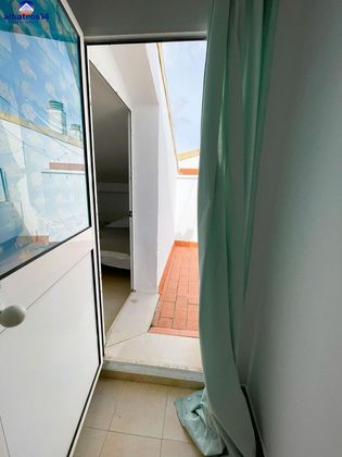 Foto 2 de Alquiler de ático en Cartaya de 4 habitaciones con muebles y balcón