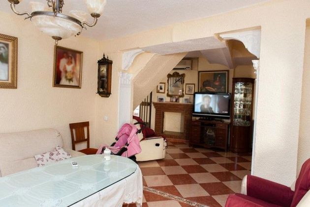 Foto 2 de Casa en venta en Lucena de 3 habitaciones con aire acondicionado