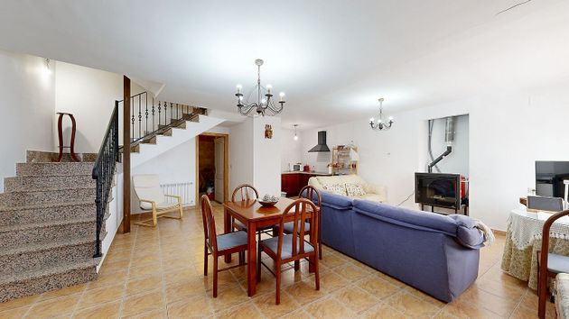 Foto 1 de Casa adossada en venda a calle Baja de 3 habitacions amb calefacció