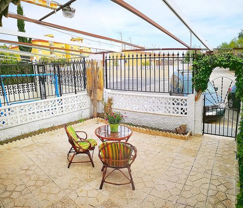 Foto 1 de Casa adossada en venda a calle Tamarindos de 2 habitacions amb terrassa i aire acondicionat