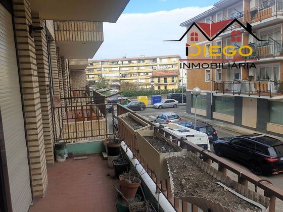 Foto 2 de Piso en venta en calle El Pelegrín de 3 habitaciones con terraza y calefacción