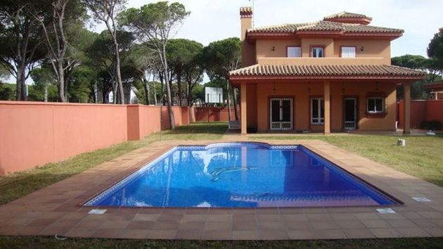 Foto 1 de Chalet en venta en calle La Barrosa de 4 habitaciones con terraza y piscina