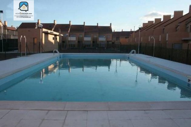 Foto 1 de Casa en venda a Aldeamayor de San Martín de 3 habitacions amb terrassa i piscina