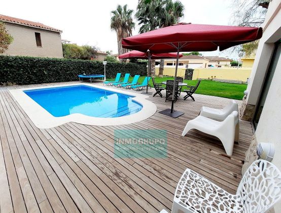 Foto 2 de Xalet en venda a El Grao de 4 habitacions amb piscina i aire acondicionat