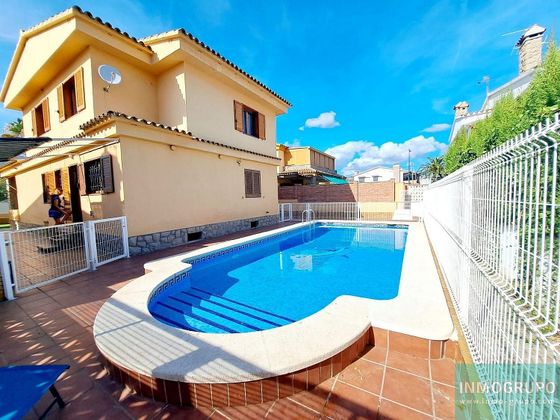 Foto 1 de Chalet en venta en Torreón - La Almadraba de 5 habitaciones con piscina y garaje