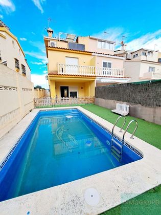 Foto 1 de Casa en venta en El Grao de 4 habitaciones con terraza y piscina