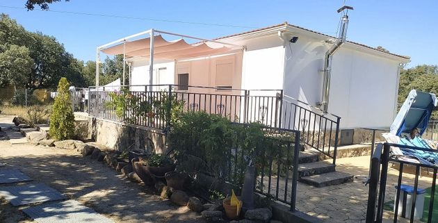 Foto 2 de Venta de chalet en paseo De Los Sauces de 3 habitaciones con piscina y jardín