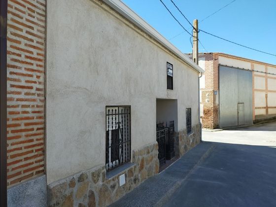 Foto 2 de Casa rural en venda a plaza Constitucion de 4 habitacions amb garatge