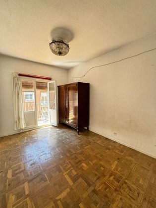 Foto 2 de Piso en venta en Moscardó de 3 habitaciones con terraza