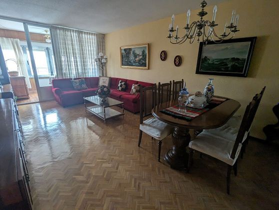 Foto 2 de Piso en venta en Aluche de 4 habitaciones con terraza y garaje