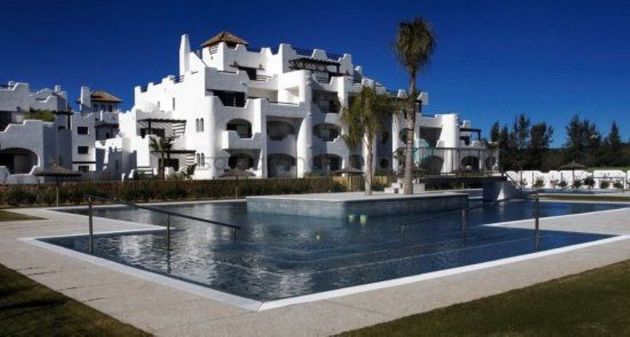 Foto 1 de Pis en venda a Puerto de Sotogrande-La Marina de 4 habitacions amb terrassa i piscina