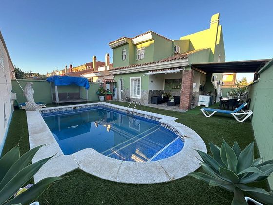 Foto 1 de Casa en venda a Barrios (Los) de 4 habitacions amb piscina i aire acondicionat