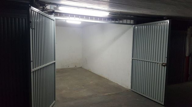 Foto 2 de Garaje en venta en Camino de Ronda - Rosaleda de 18 m²