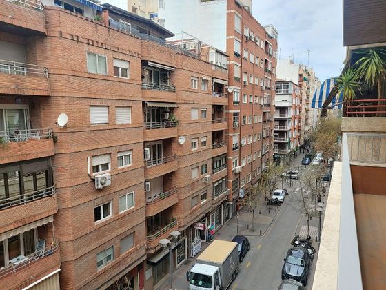 Foto 2 de Piso en alquiler en Camino de Ronda - Rosaleda de 4 habitaciones con garaje y balcón