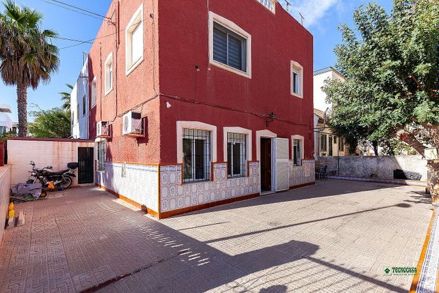 Foto 2 de Casa en venda a calle Tarragona de 7 habitacions amb terrassa i jardí