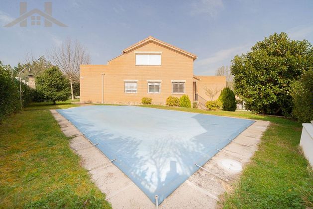 Foto 1 de Xalet en venda a Pelayos de la Presa de 3 habitacions amb terrassa i piscina