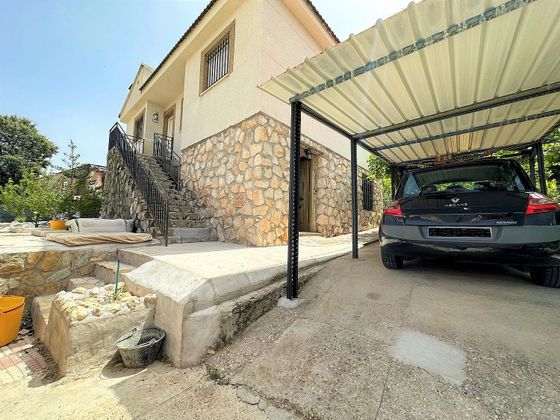Foto 2 de Xalet en venda a Fuentenovilla de 5 habitacions amb garatge i jardí