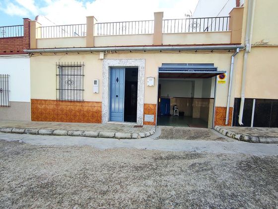 Foto 1 de Chalet en venta en Montilla de 4 habitaciones con terraza y aire acondicionado