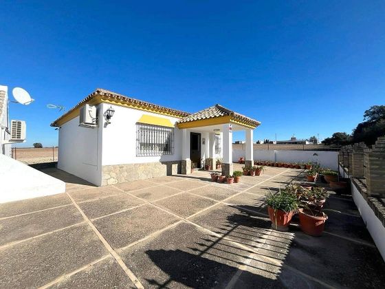 Foto 2 de Chalet en venta en San José del Valle de 2 habitaciones con jardín y aire acondicionado