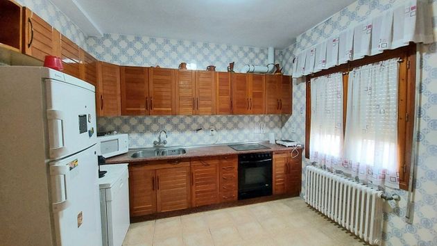 Foto 1 de Xalet en venda a Roda (La) de 6 habitacions amb terrassa i garatge