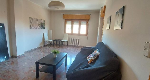 Foto 2 de Pis en venda a Roda (La) de 4 habitacions amb terrassa i garatge