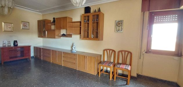 Foto 2 de Pis en venda a Roda (La) de 4 habitacions amb terrassa i calefacció