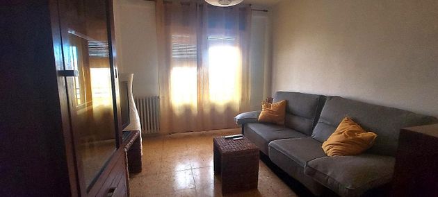 Foto 2 de Pis en venda a Roda (La) de 3 habitacions amb terrassa i calefacció