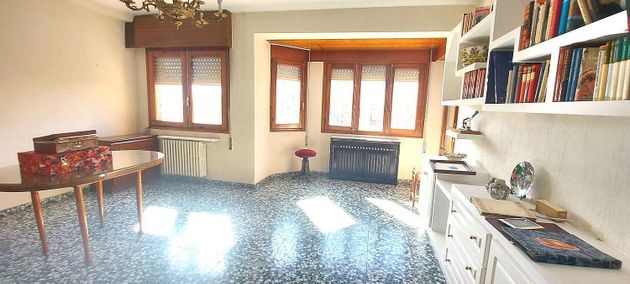 Foto 1 de Pis en venda a Roda (La) de 4 habitacions amb terrassa i calefacció