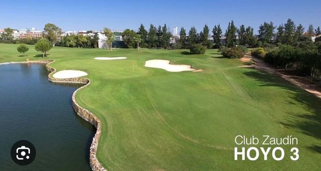 Foto 1 de Chalet en venta en El Zaudín - Club de Golf de 4 habitaciones con terraza y piscina