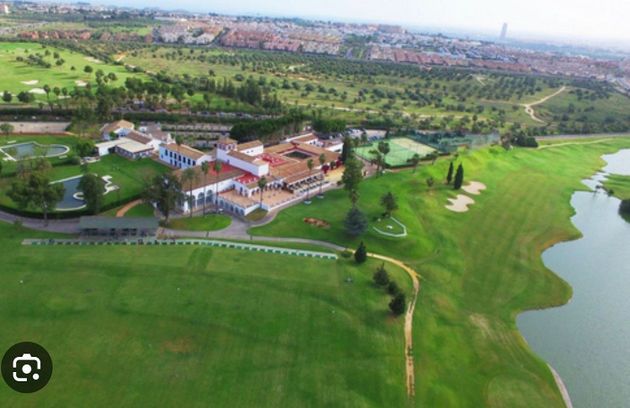 Foto 2 de Chalet en venta en El Zaudín - Club de Golf de 4 habitaciones con terraza y piscina