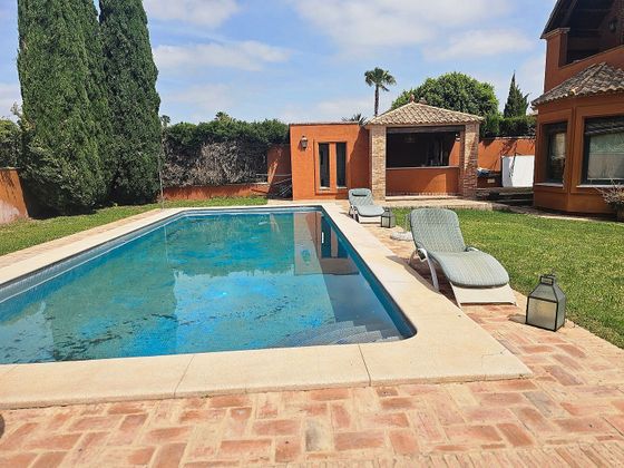 Foto 1 de Chalet en venta en Valencina de la Concepción de 10 habitaciones con terraza y piscina