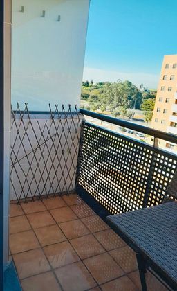 Foto 2 de Venta de piso en Montequinto de 3 habitaciones con terraza y piscina