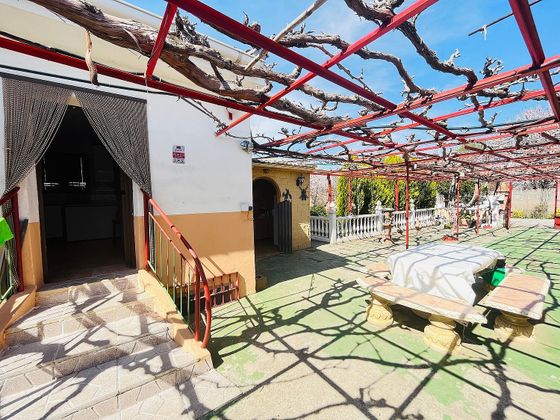 Foto 2 de Casa en venda a Chinchón de 9 habitacions amb piscina i jardí