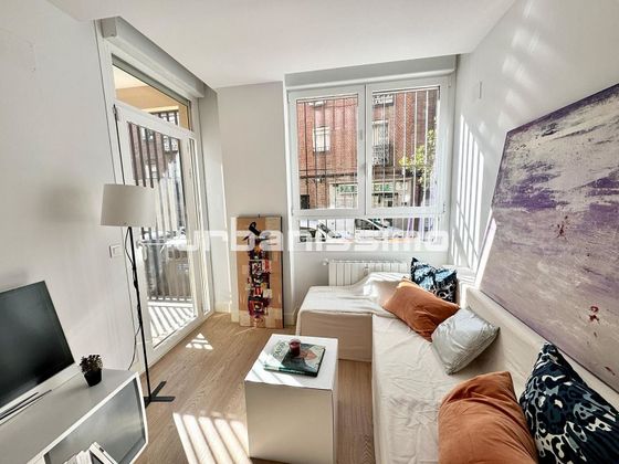 Foto 2 de Piso en venta en Valdeacederas de 2 habitaciones con terraza y aire acondicionado