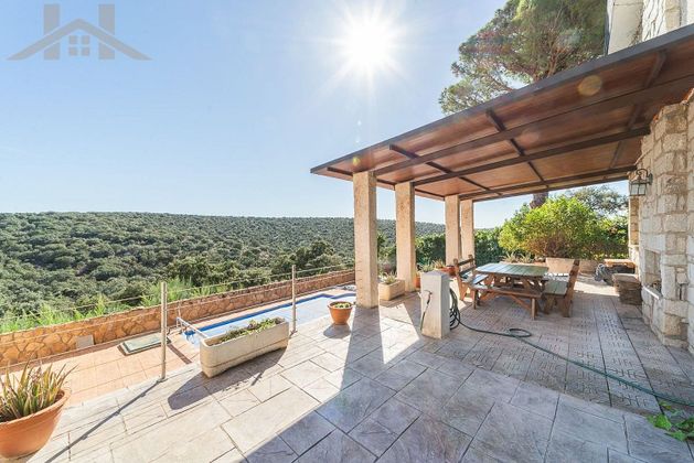 Foto 1 de Xalet en venda a Villa del Prado de 3 habitacions amb terrassa i piscina