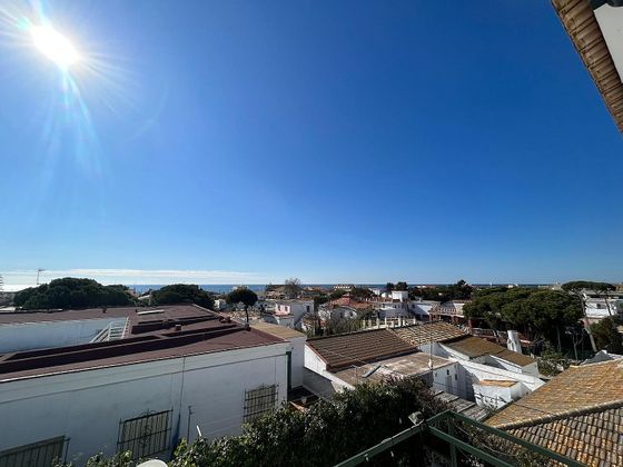 Foto 1 de Xalet en lloguer a Punta Umbría de 5 habitacions amb terrassa i garatge
