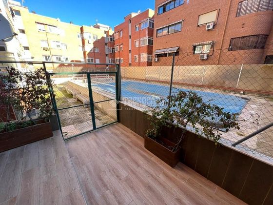 Foto 1 de Àtic en venda a Hispanoamérica - Comunidades de 2 habitacions amb terrassa i piscina