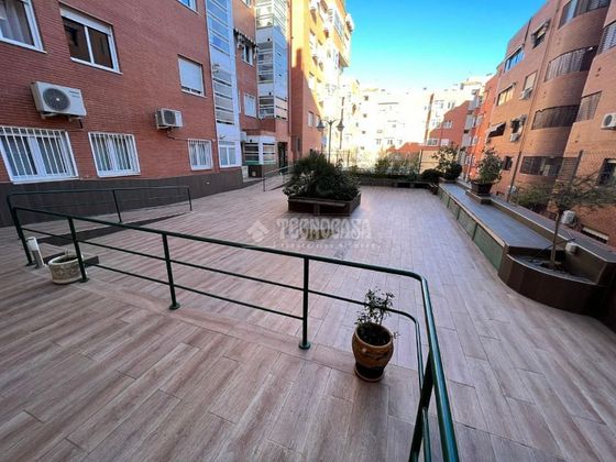 Foto 2 de Àtic en venda a Hispanoamérica - Comunidades de 2 habitacions amb terrassa i piscina
