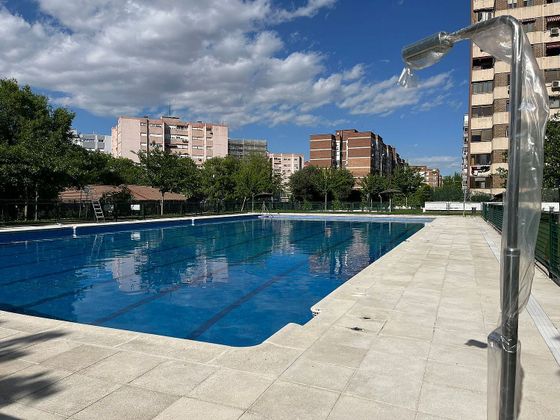 Foto 2 de Pis en venda a Fuenlabrada II - El Molino de 3 habitacions amb terrassa i piscina