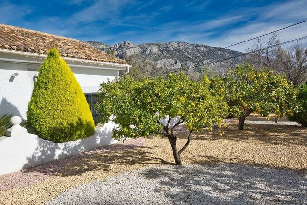 Foto 1 de Xalet en venda a Guadalest de 5 habitacions amb garatge i jardí