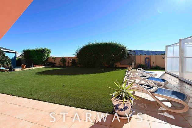 Foto 2 de Xalet en venda a Alfaz del Pi Pueblo-Urbanizaciones de 6 habitacions amb terrassa i piscina