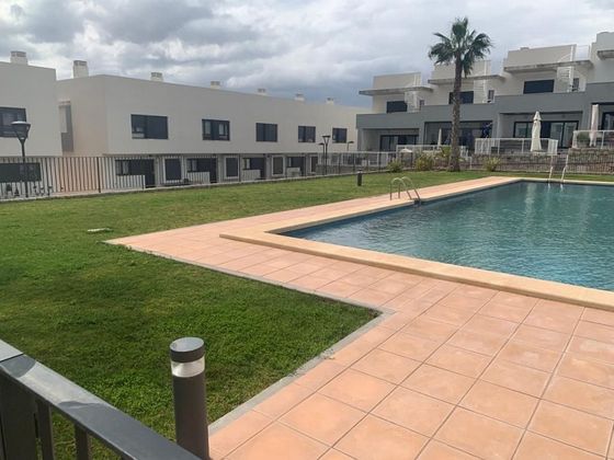 Foto 1 de Venta de casa en Monforte del Cid de 3 habitaciones con terraza y piscina