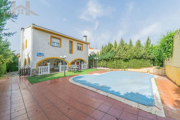 Foto 1 de Chalet en venta en Carranque de 6 habitaciones con terraza y piscina