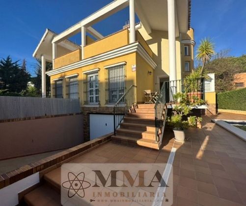 Foto 2 de Casa en venda a calle Cortegana de 4 habitacions amb terrassa i piscina