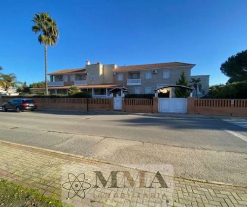 Foto 2 de Chalet en venta en Aljaraque de 6 habitaciones con terraza y piscina