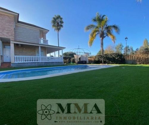 Foto 1 de Xalet en venda a Aljaraque de 6 habitacions amb terrassa i piscina