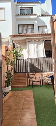 Foto 1 de Casa en lloguer a avenida Magallanes de 3 habitacions amb terrassa i piscina